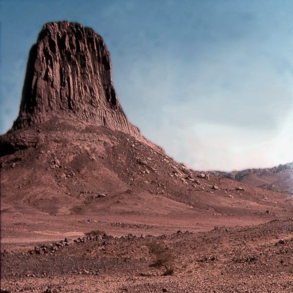 Butte rocheuse dans le Sahara