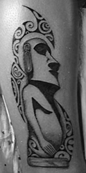 Moai tatoué